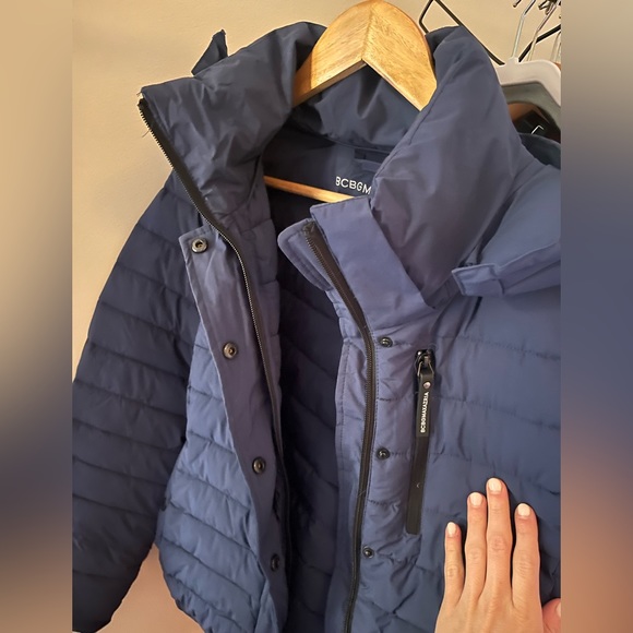 BCBG | Navy Blue Puffer Coat w/ Detachable Hood - Picture 3 of 3
